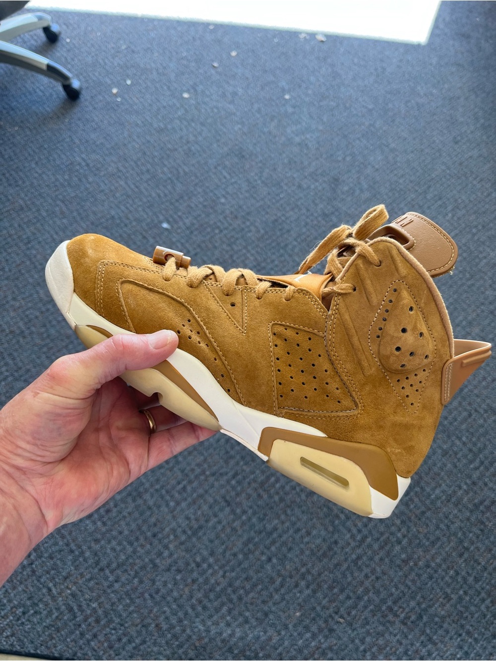 Jordan Air 6 Wheat   size 10 men